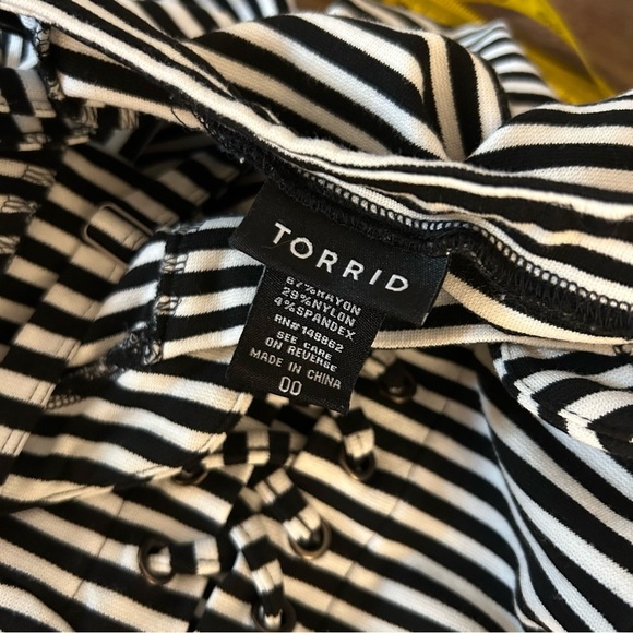 Torrid Black & White Stripe Sweetheart Knit Cami size 00 - Picture 4 of 8